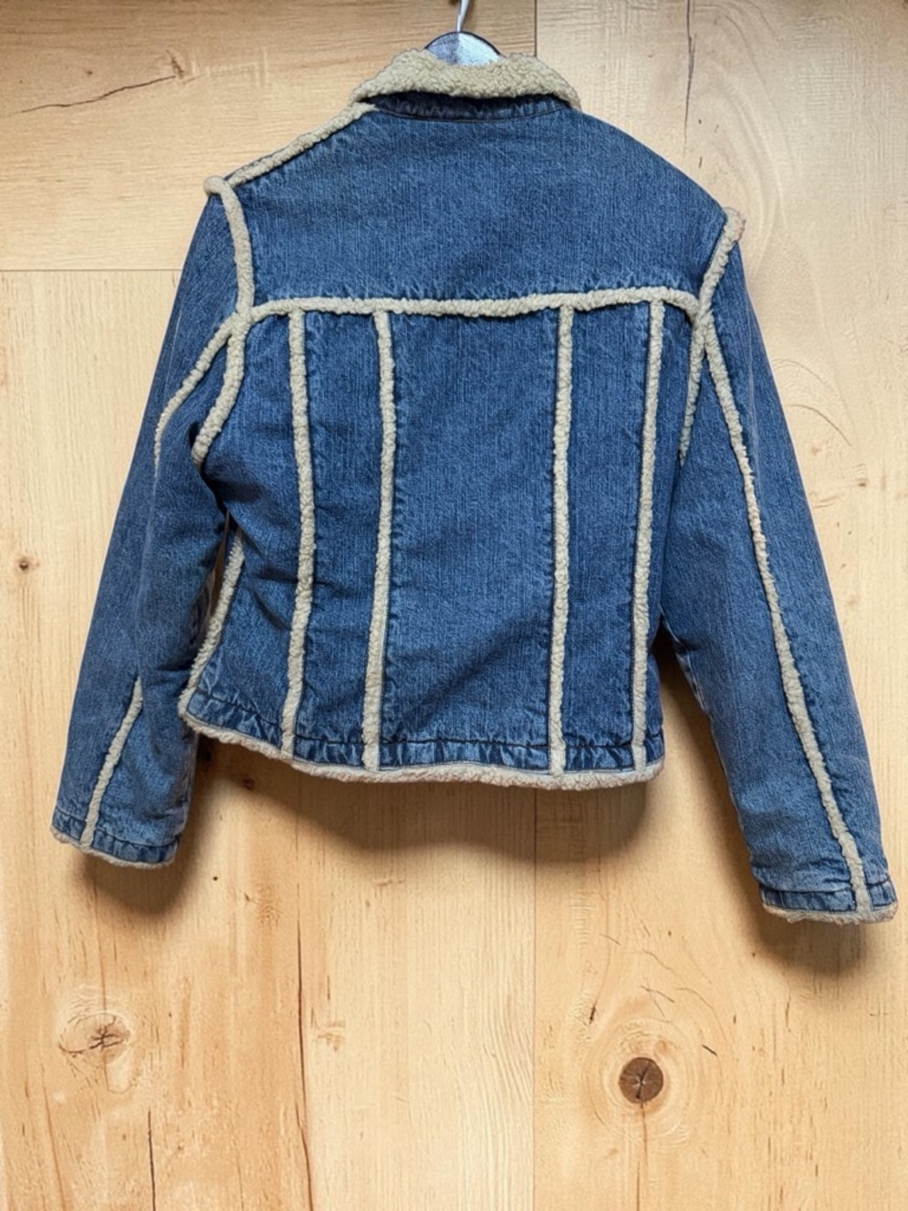 Wrangler Blue Denim Jean Jacket with Cream Sherpa Trim - Picture 3 of 5